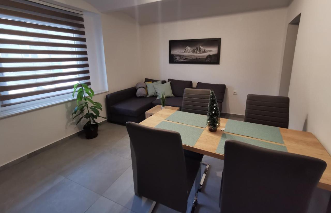 Una Apartment